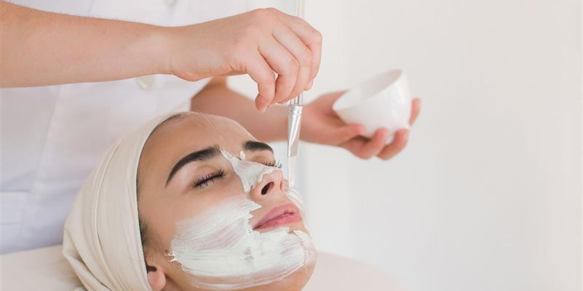 Chemical Peels for Fine Lines and Wrinkles in Dubai