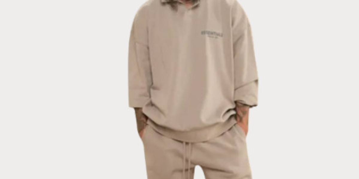 Essentials Hoodie: A Modern Icon of Everyday Streetwear